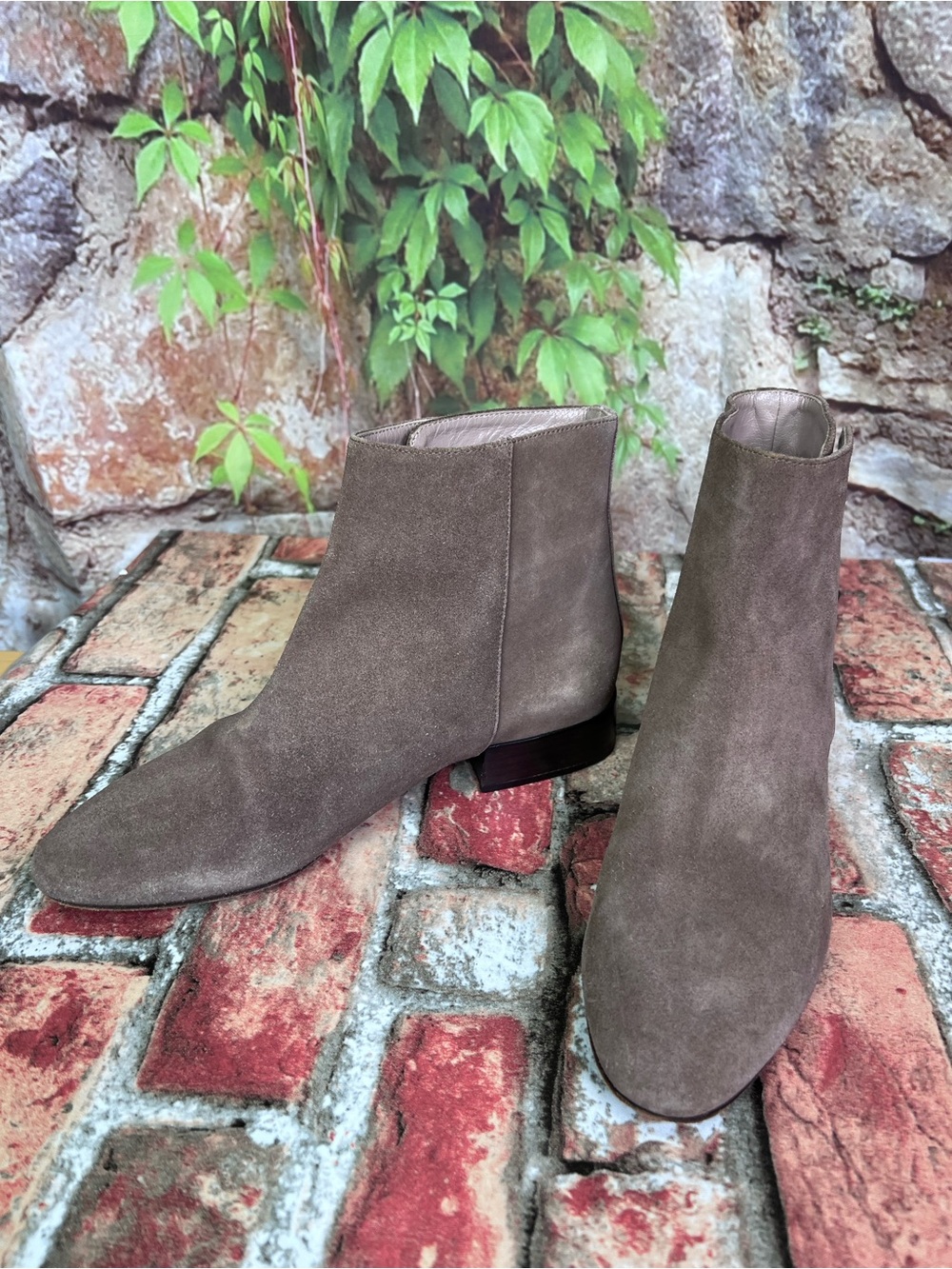 CHLOE Tan Suede Gold Buckle Short Ankle Boots, Made in Italy, 36 - Picture 4 of 15